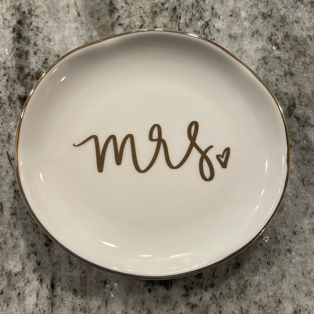 Mrs. ring dish